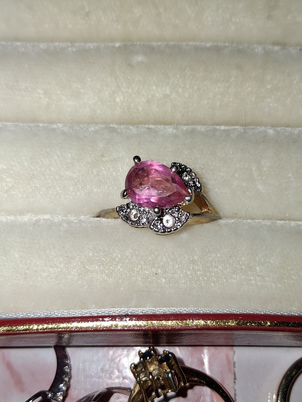 18 K GE Elegant Pink Teardrop Gemstone Ring with Accented Pavé Details